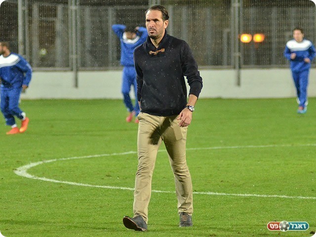 מאמן אולגה, צחי אילוז (ארנון לוי)